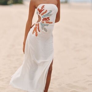 Elegant White Strapless Maxi Dress with Embroidery